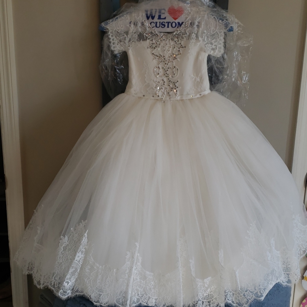 Beautiful dress worn once size 30 kids